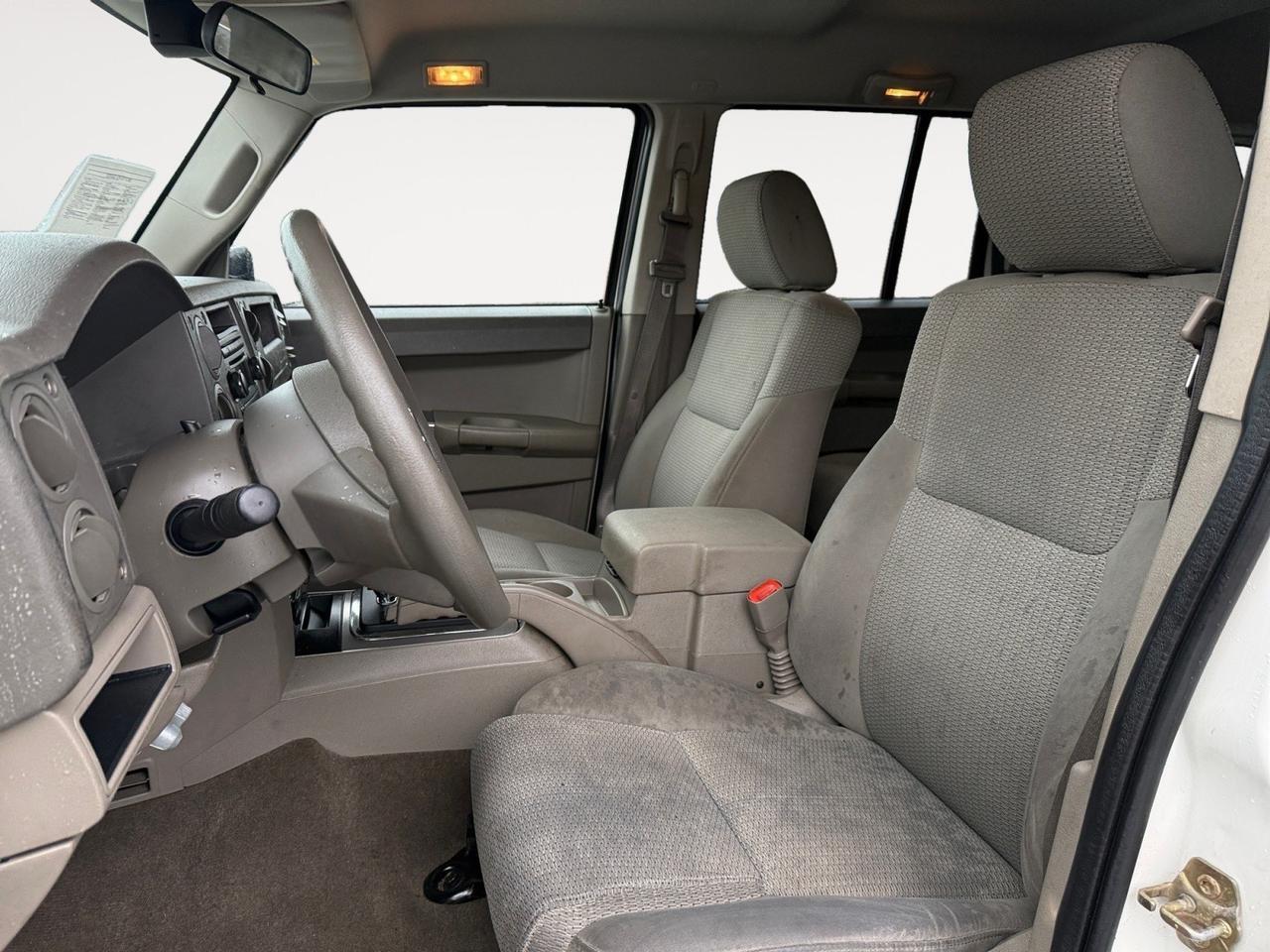 2007 Jeep Commander Sport, 3RD ROW, TOW PACKAGE, FOLD AWAY MIRRORS, HEATED MIRRORS, POWER MIRRORS, TINTED GLASS, AUX, CD PLAYER, FLOOR MATS, LOW MILES, THIS JEEP IS READY FOR ITS NECT ADVENTURE! Norfolk VA