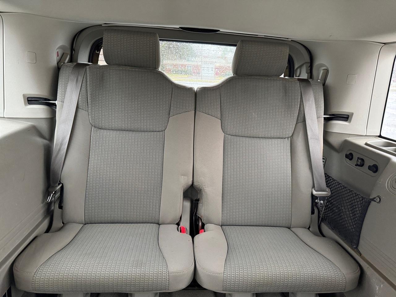 2007 Jeep Commander Sport, 3RD ROW, TOW PACKAGE, FOLD AWAY MIRRORS, HEATED MIRRORS, POWER MIRRORS, TINTED GLASS, AUX, CD PLAYER, FLOOR MATS, LOW MILES, THIS JEEP IS READY FOR ITS NECT ADVENTURE! Norfolk VA