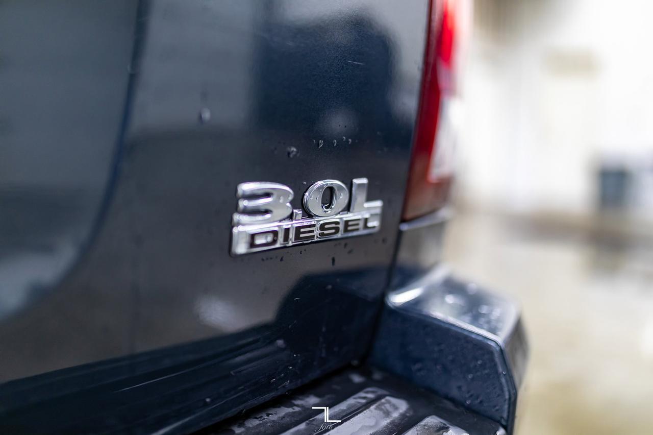 2007 Jeep Grand Cherokee 4x4 Overland Leather Roof Diesel Red Deer AB