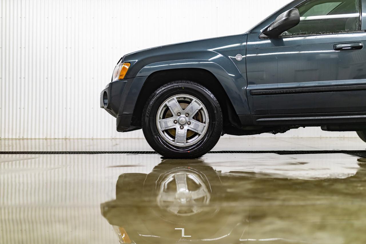 2007 Jeep Grand Cherokee 4x4 Overland Leather Roof Diesel Red Deer AB