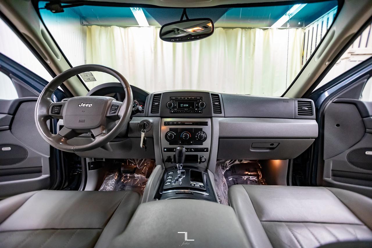 2007 Jeep Grand Cherokee 4x4 Overland Leather Roof Diesel Red Deer AB