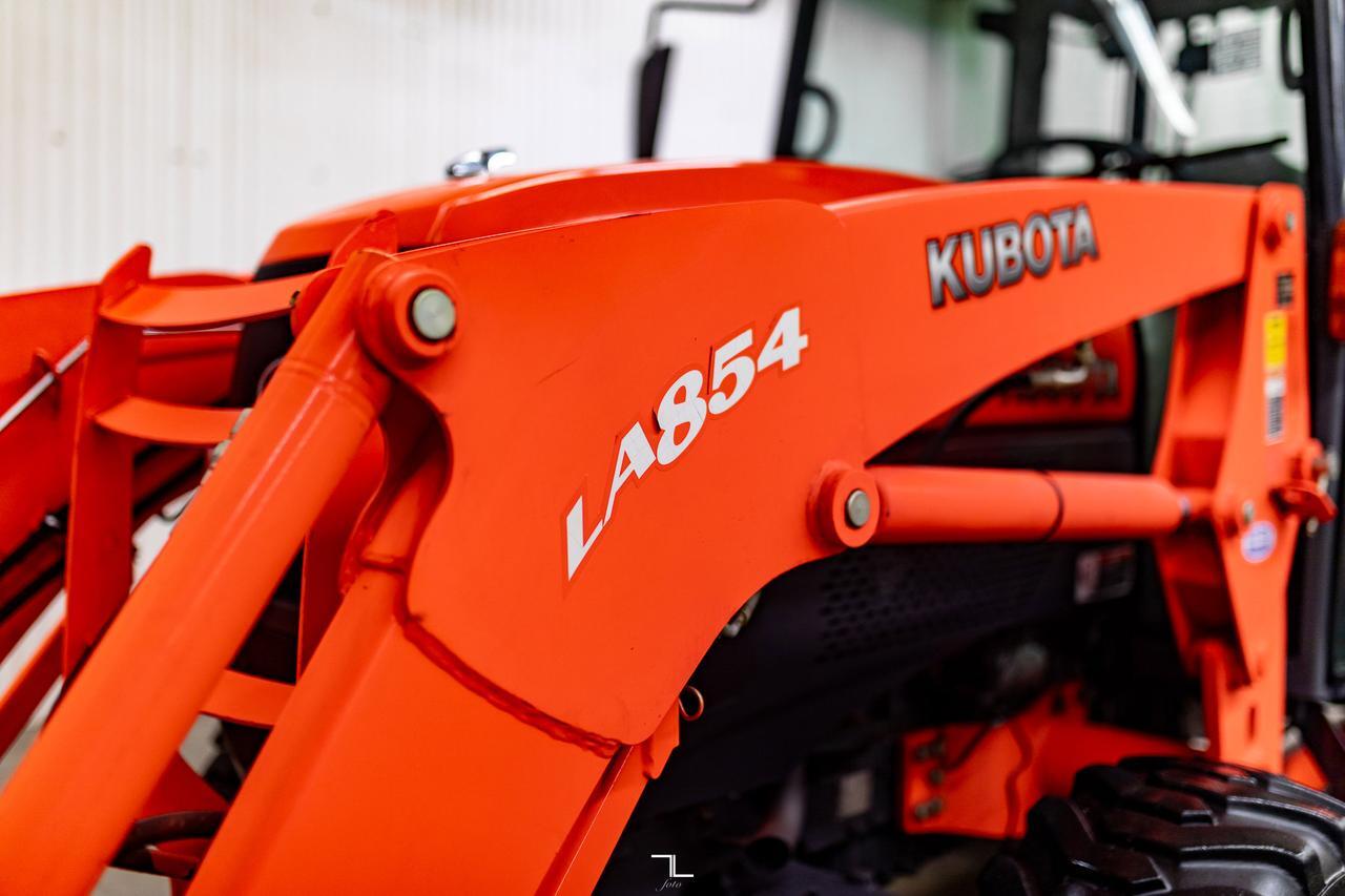 2007 Kubota L5740 MFWD Tractor Loader Bucket Diesel Red Deer AB