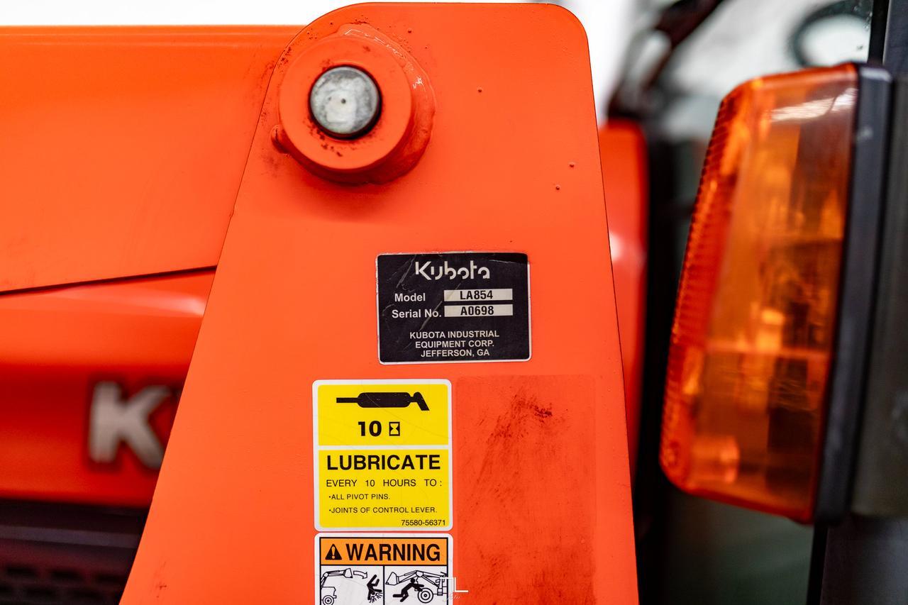 2007 Kubota L5740 MFWD Tractor Loader Bucket Diesel Red Deer AB