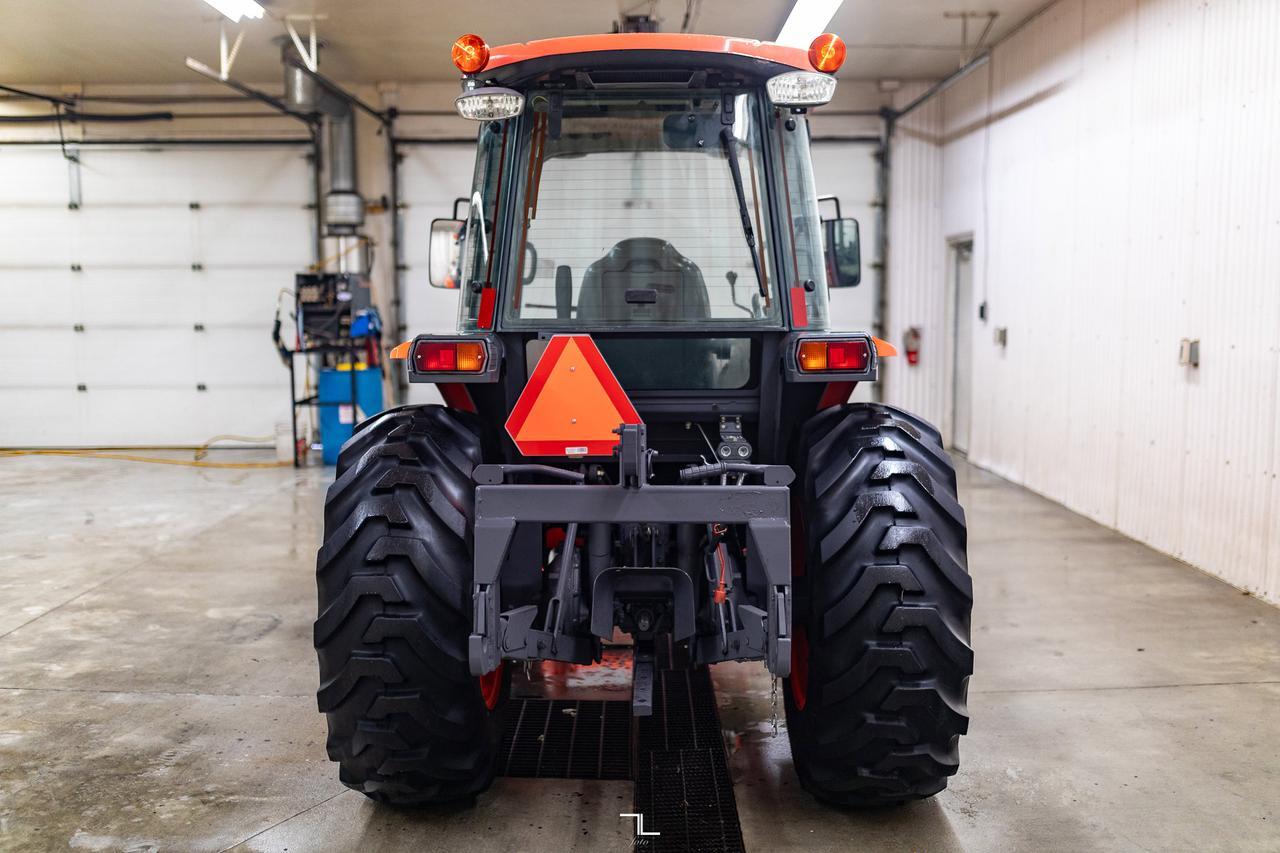 2007 Kubota L5740 MFWD Tractor Loader Bucket Diesel Red Deer AB