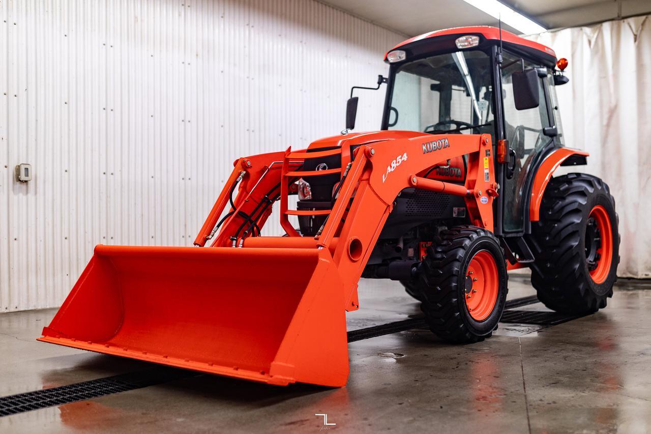 2007 Kubota L5740 MFWD Tractor Loader Bucket Diesel Red Deer AB