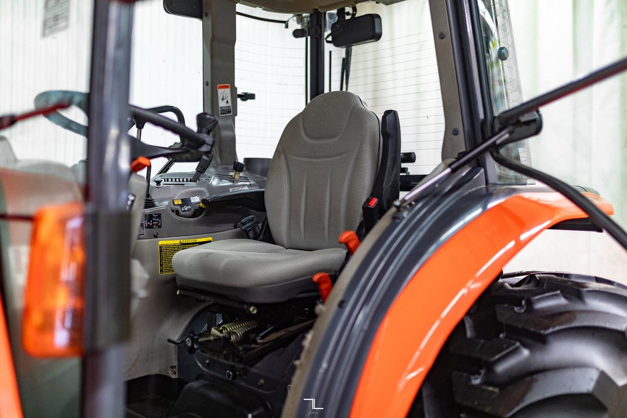 2007 Kubota L5740 MFWD Tractor Loader Bucket Diesel Red Deer AB