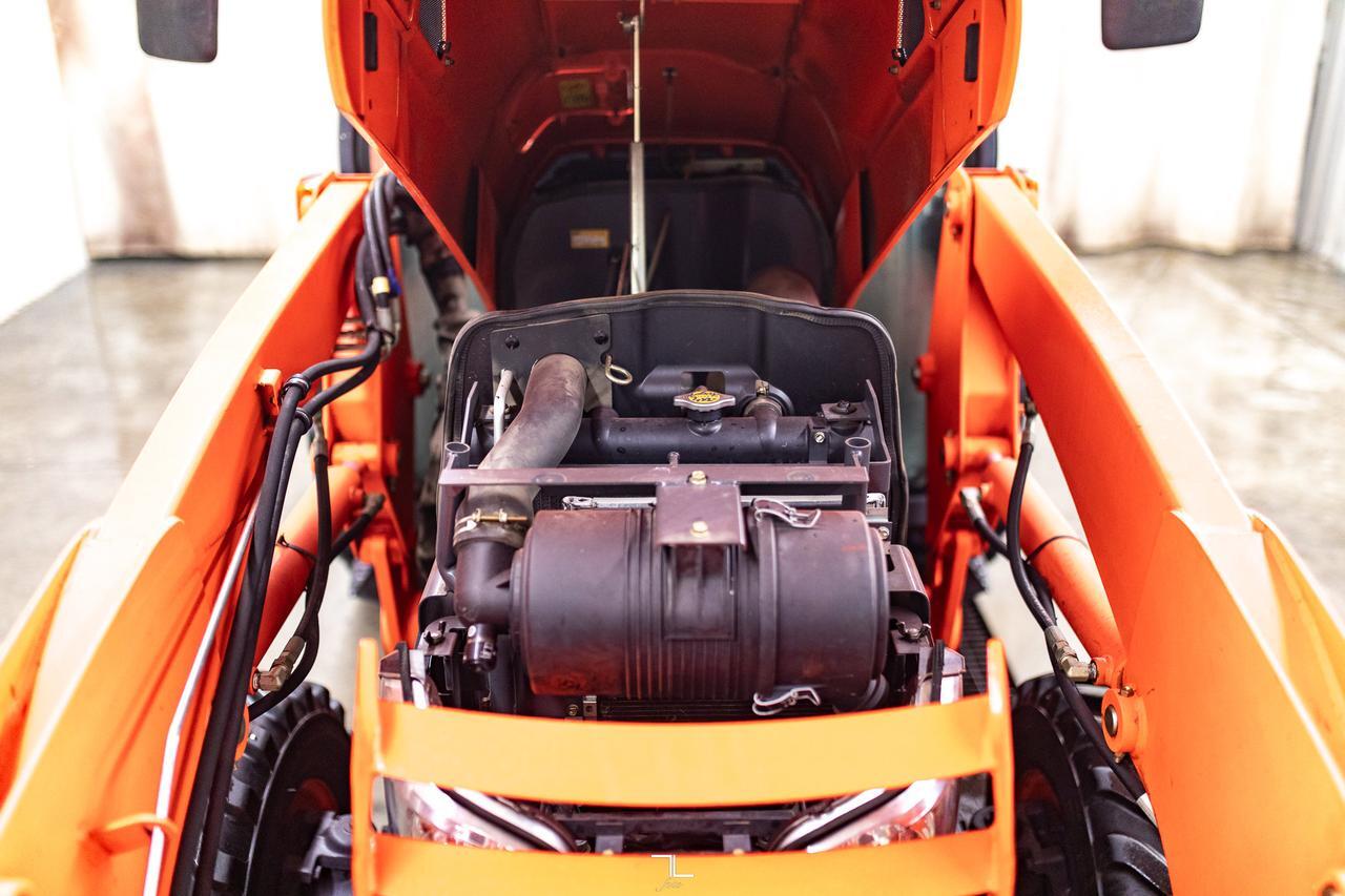 2007 Kubota L5740 MFWD Tractor Loader Bucket Diesel Red Deer AB