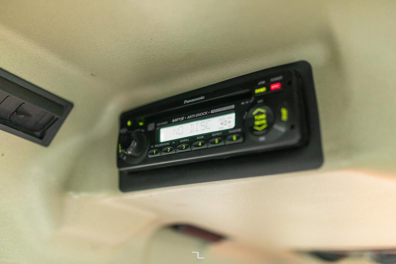 2007 Kubota L5740 MFWD Tractor Loader Bucket Diesel Red Deer AB