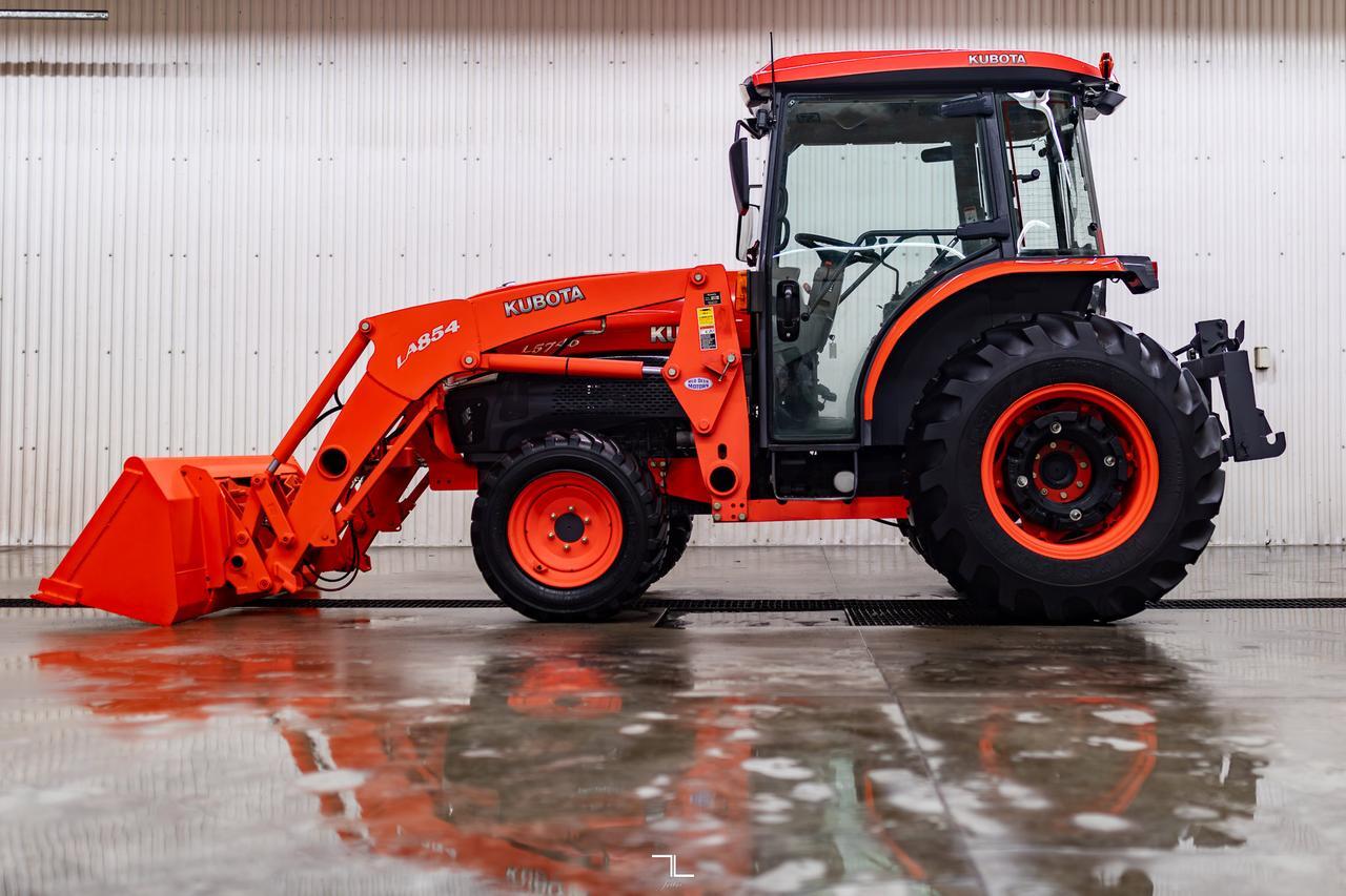 2007 Kubota L5740 MFWD Tractor Loader Bucket Diesel Red Deer AB