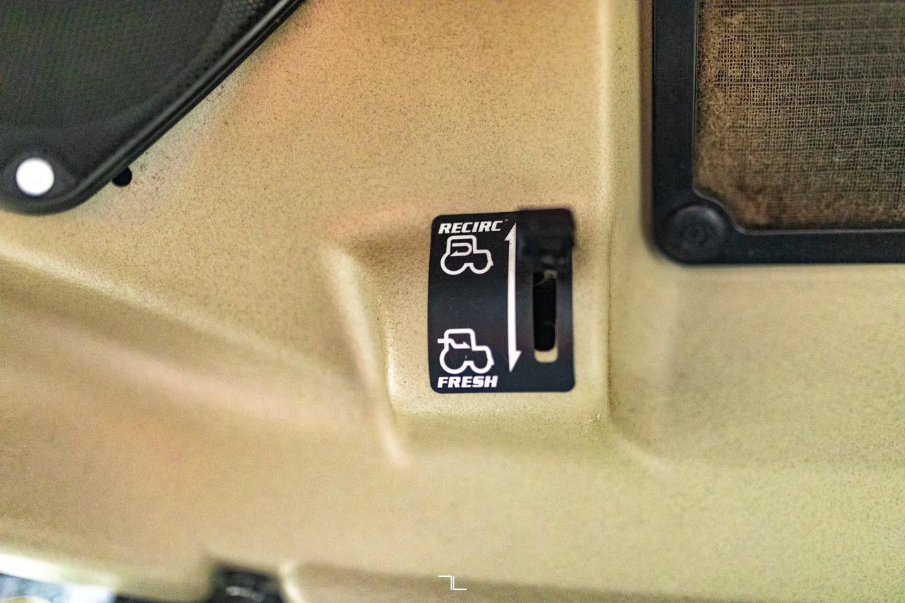 2007 Kubota L5740 MFWD Tractor Loader Bucket Diesel Red Deer AB