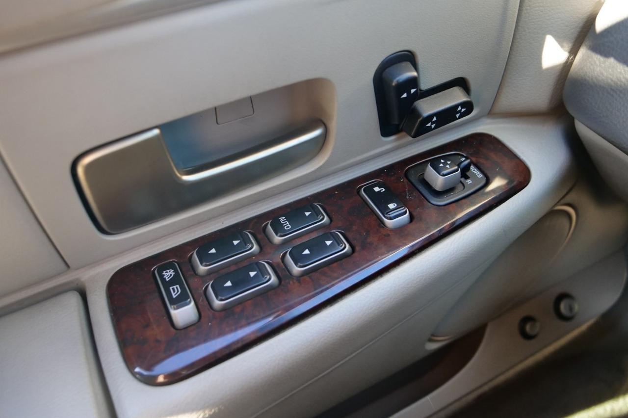 2007 Lincoln Town Car Signature / Leather Seating / 4.6L V8! Lincolnton NC