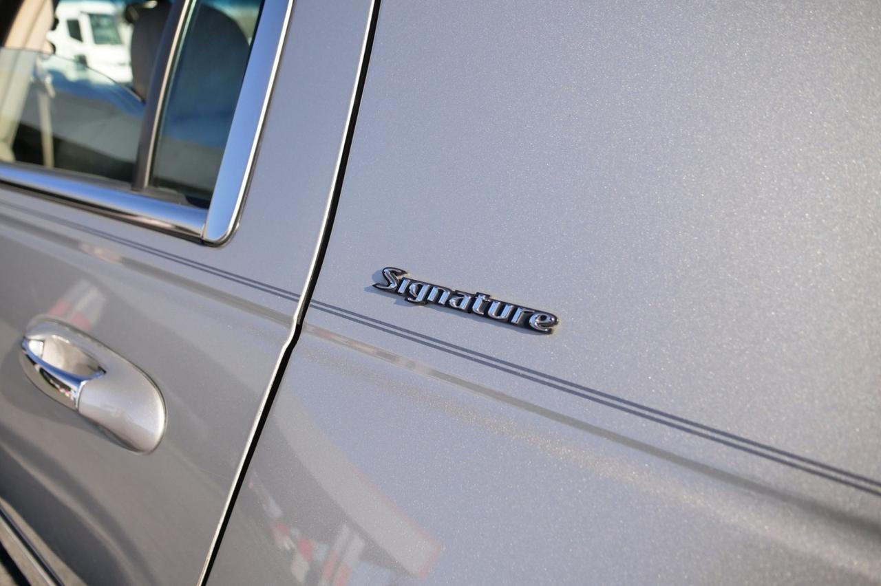 2007 Lincoln Town Car Signature / Leather Seating / 4.6L V8! Lincolnton NC