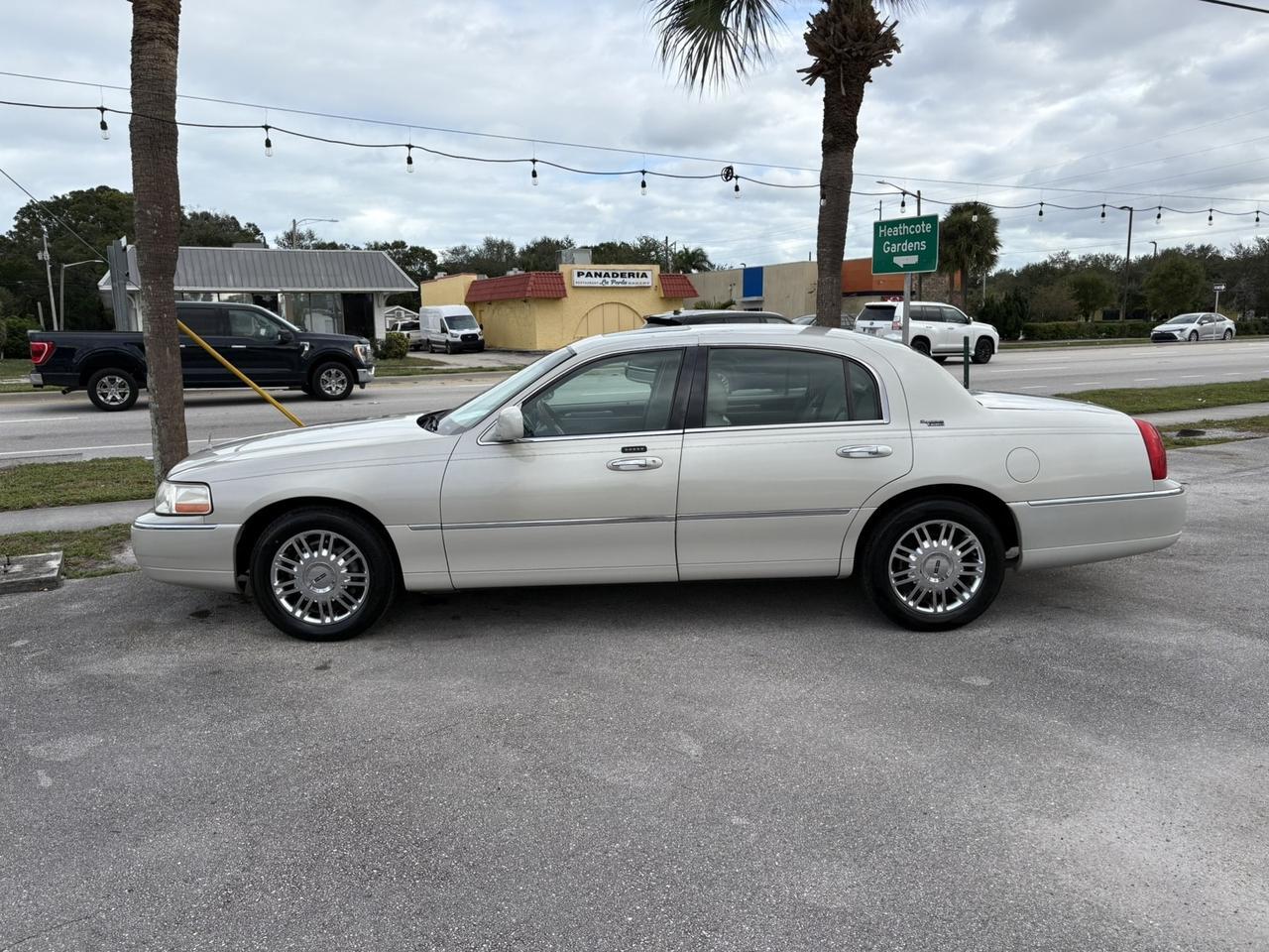2007 Lincoln Town Car Signature Limited