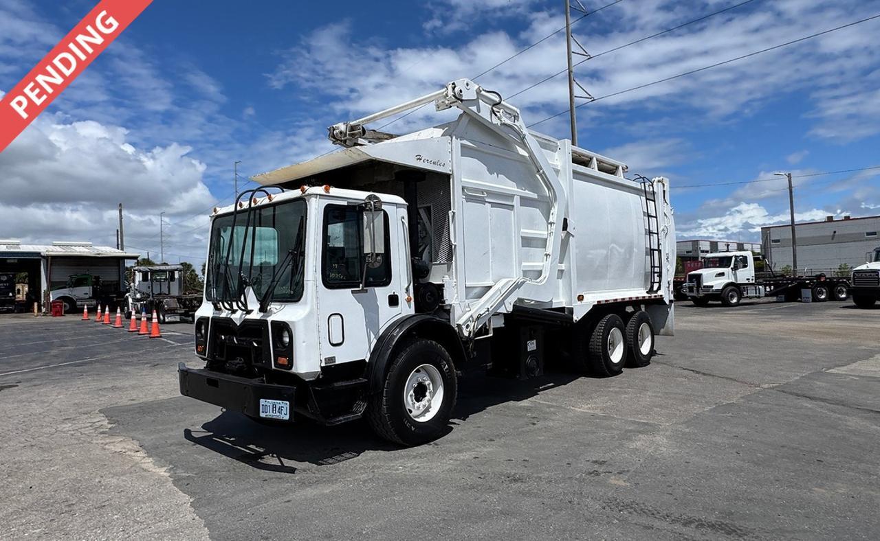 2007 Mack MR688S 40 yd. EZ Pack Front Loader Garbage Truck