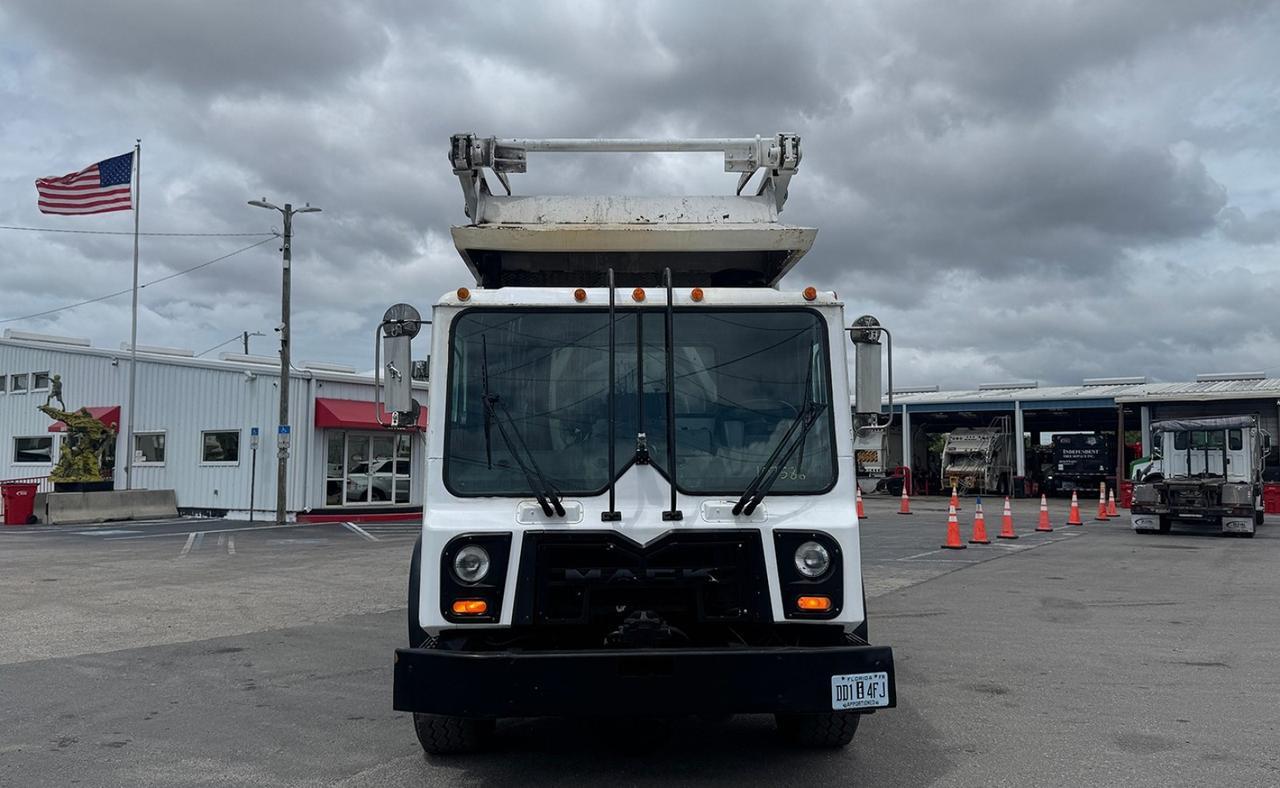 2007 Mack MR688S 40 yd. EZ Pack Front Loader Garbage Truck