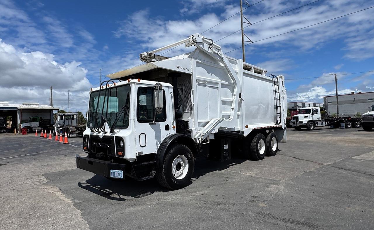 2007 Mack MR688S 40 yd. EZ Pack Front Loader Garbage Truck