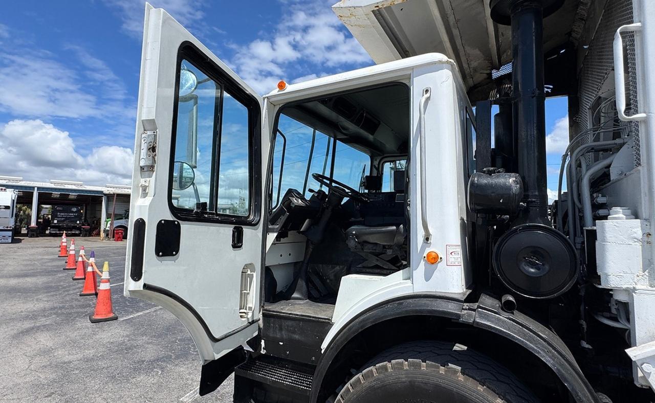 2007 Mack MR688S 40 yd. EZ Pack Front Loader Garbage Truck Tampa FL