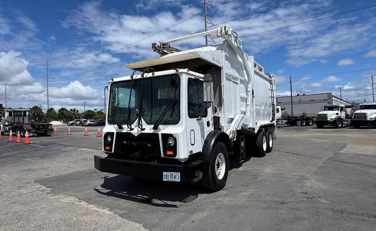 2007 Mack MR688S 40 yd. EZ Pack Front Loader Garbage Truck Tampa FL