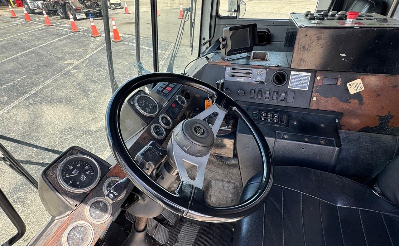 2007 Mack MR688S 40 yd. EZ Pack Front Loader Garbage Truck Tampa FL