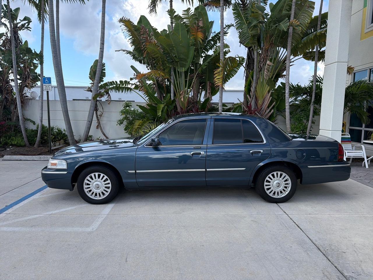 2007 Mercury Grand Marquis LS LOW MILES 52,607 1 OWNER