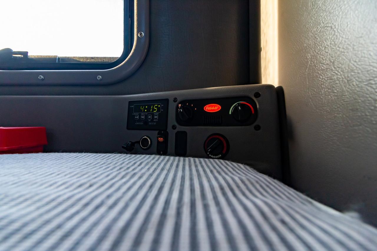 2007 Peterbilt 387 Tractor Sleeper Red Deer AB