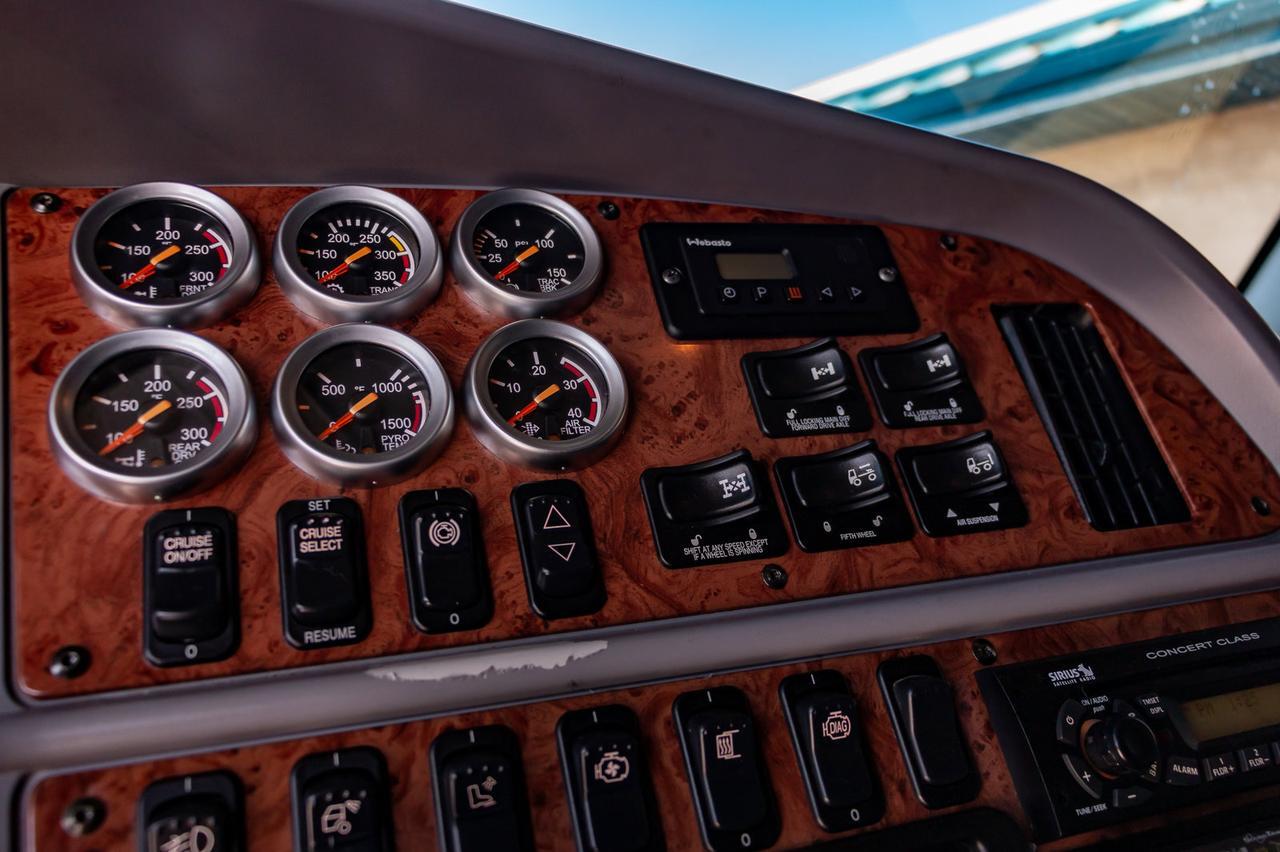 2007 Peterbilt 387 Tractor Sleeper Red Deer AB