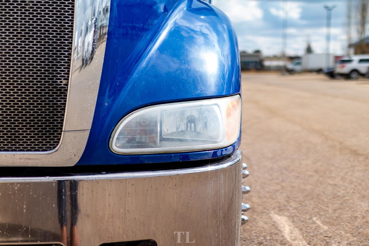 2007 Peterbilt 387 Tractor Sleeper Red Deer AB