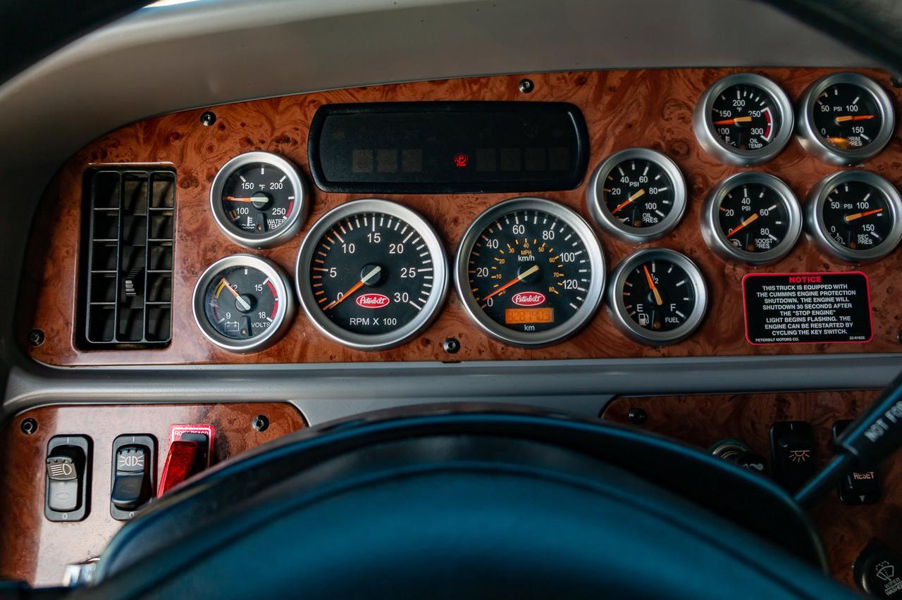 2007 Peterbilt 387 Tractor Sleeper Red Deer AB