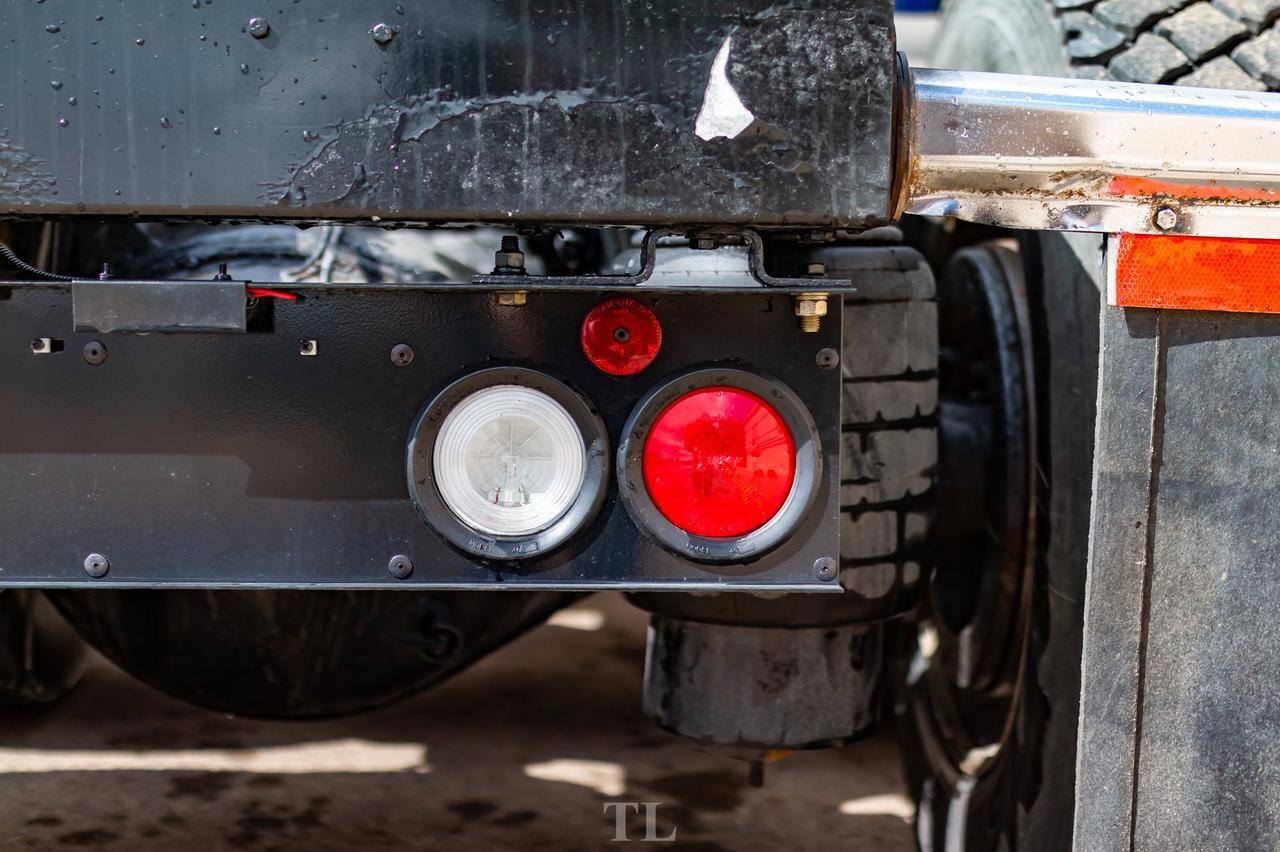 2007 Peterbilt 387 Tractor Sleeper Red Deer AB