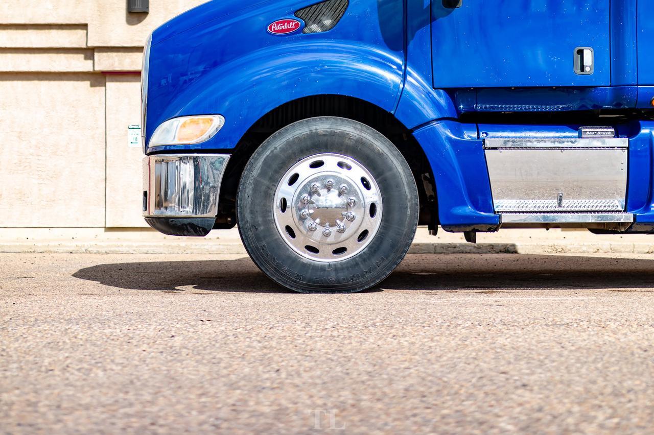 2007 Peterbilt 387 Tractor Sleeper Red Deer AB