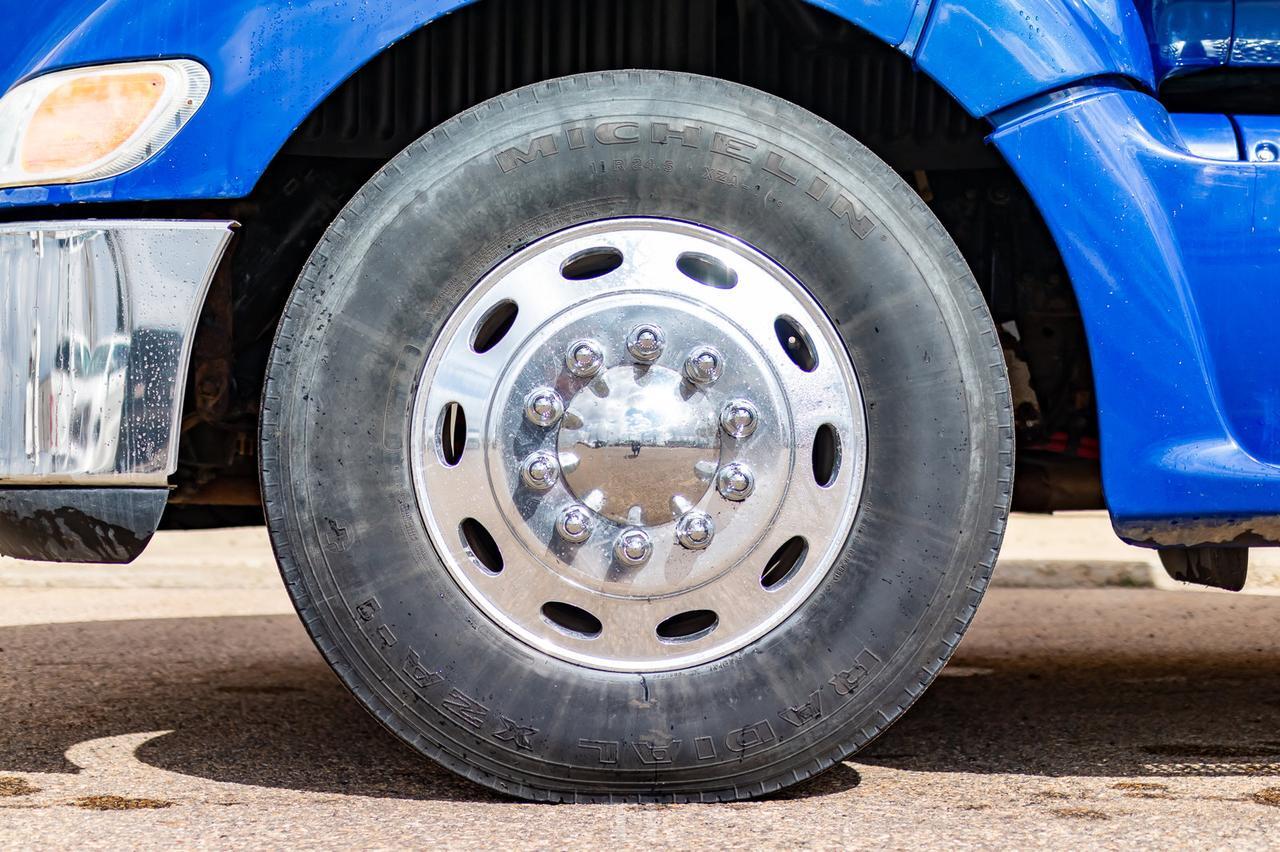 2007 Peterbilt 387 Tractor Sleeper Red Deer AB