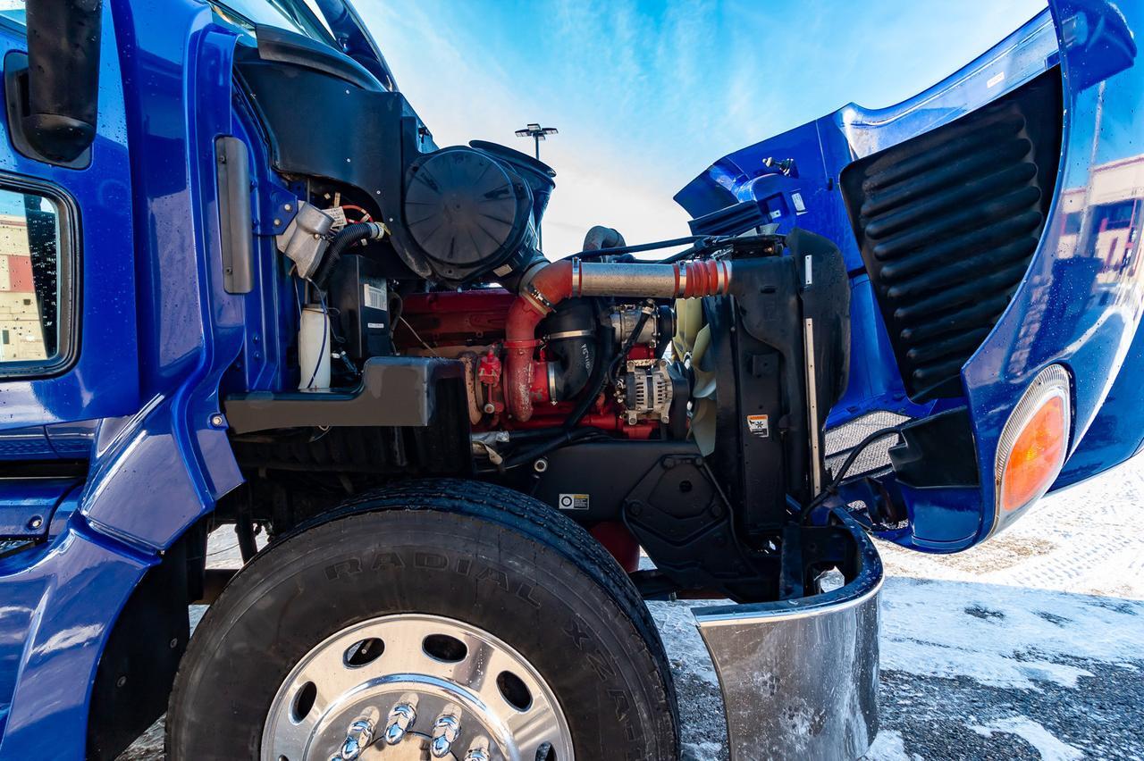 2007 Peterbilt 387 Tractor Sleeper Red Deer AB