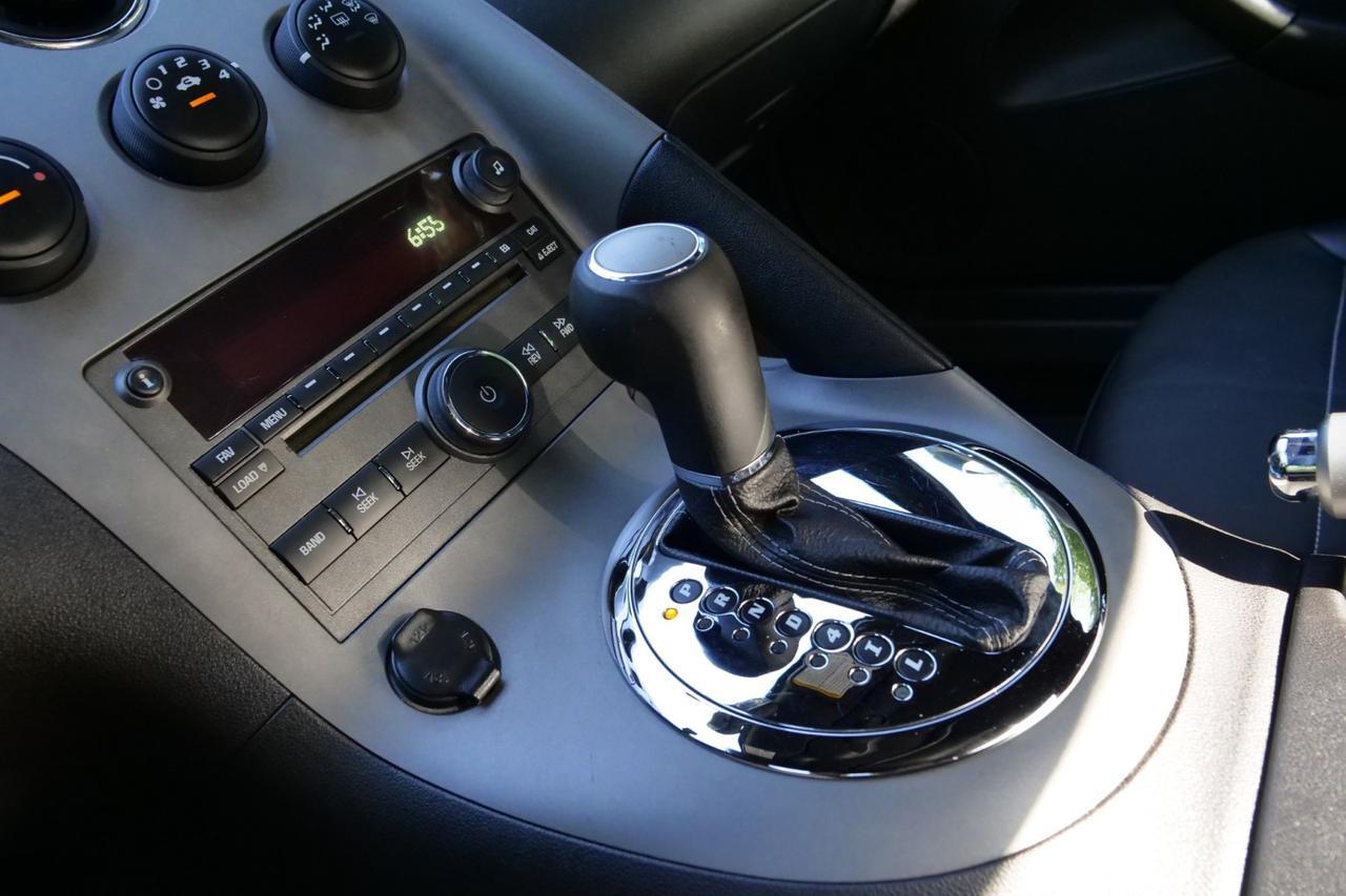 2007 Pontiac Solstice Convertible / Premium Package / Convenience Package! High Point NC