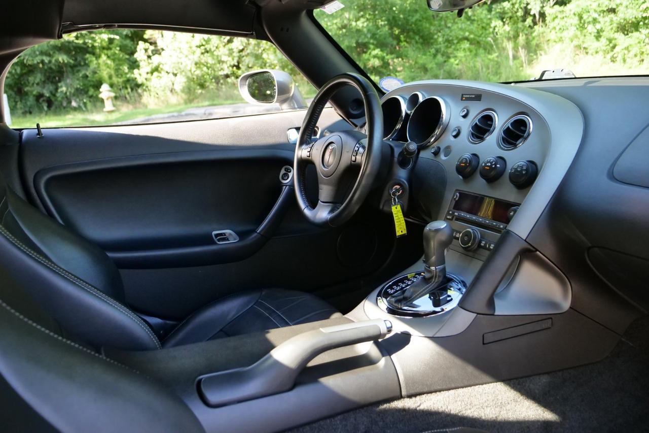 2007 Pontiac Solstice Convertible / Premium Package / Convenience Package! High Point NC