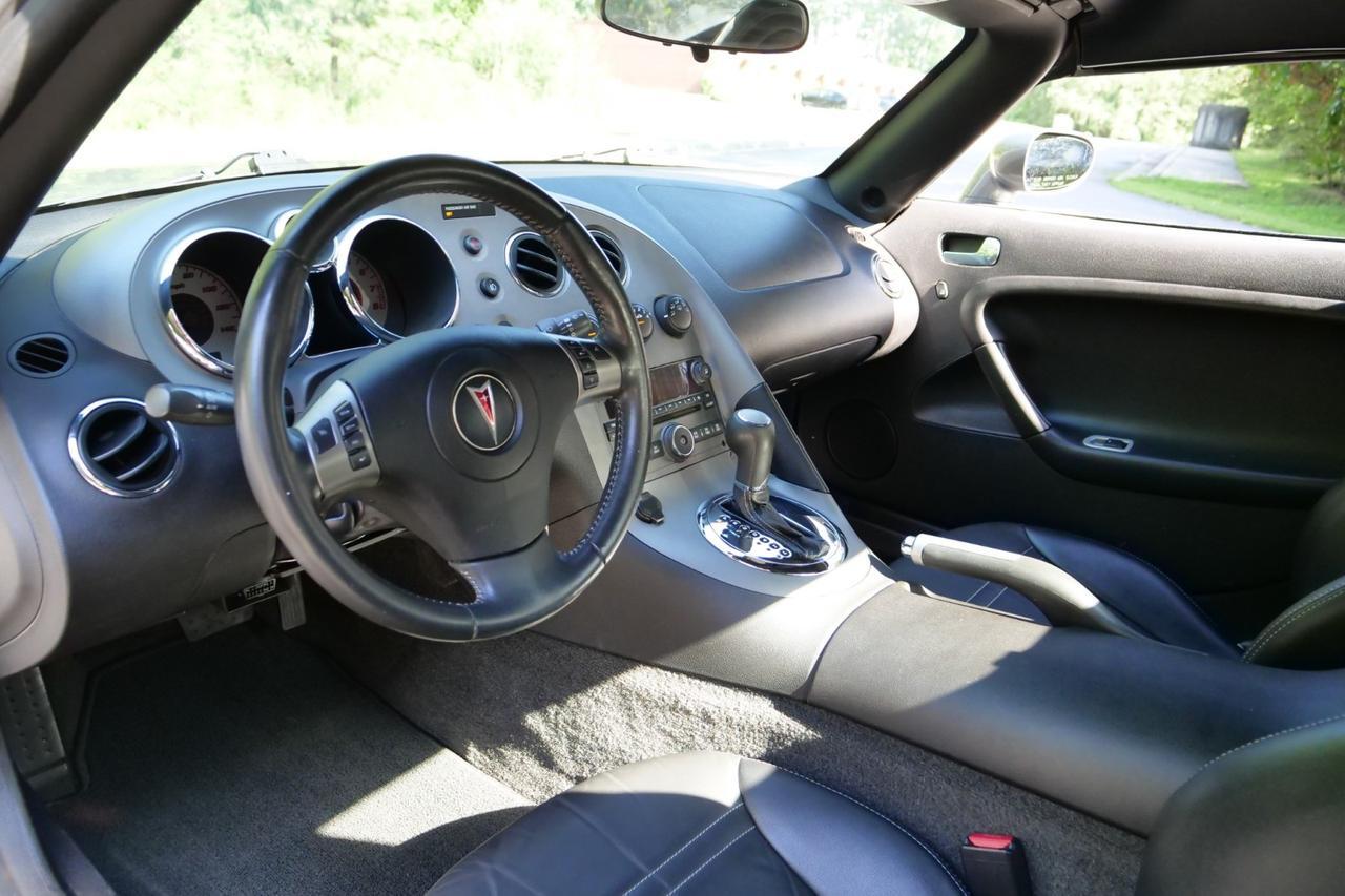 2007 Pontiac Solstice Convertible / Premium Package / Convenience Package! High Point NC