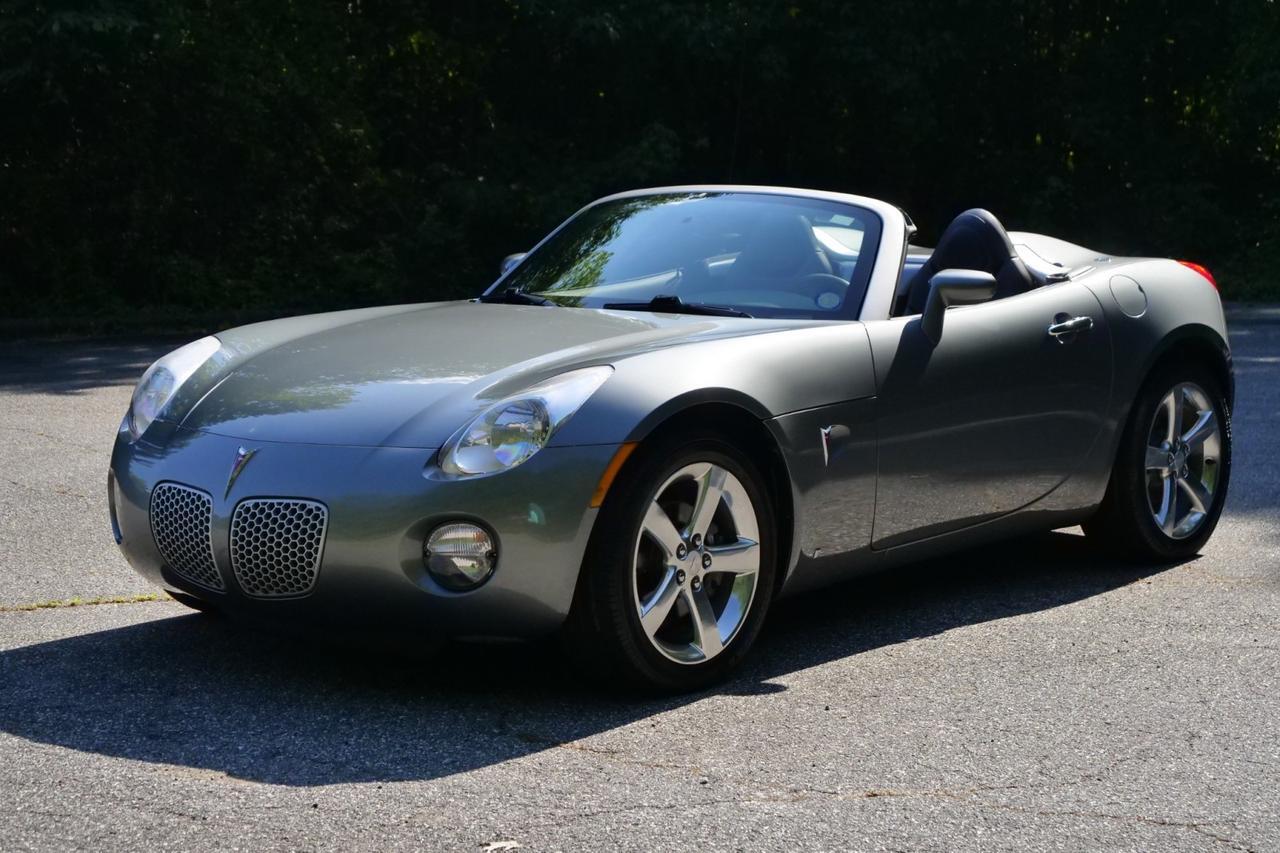 2007 Pontiac Solstice Convertible / Premium Package / Convenience Package! High Point NC