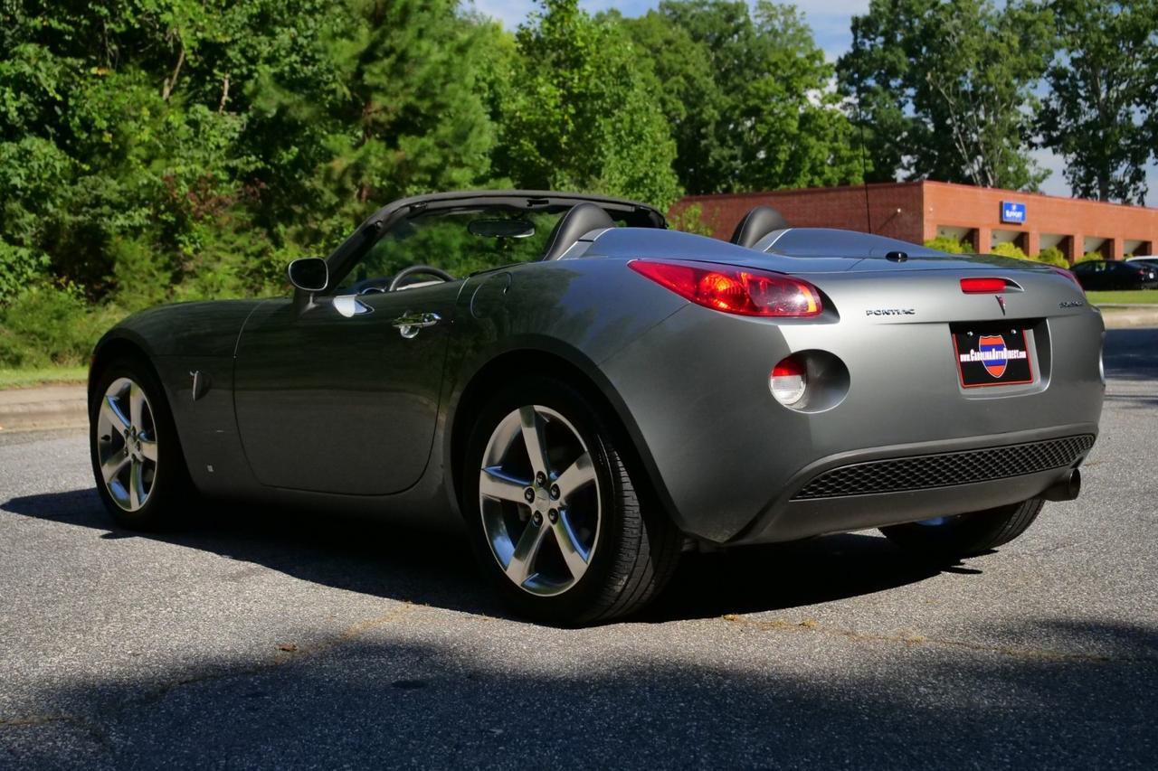 2007 Pontiac Solstice Convertible / Premium Package / Convenience Package! High Point NC