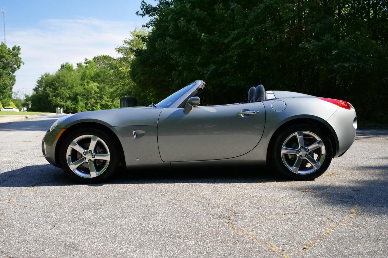 2007 Pontiac Solstice Convertible / Premium Package / Convenience Package! High Point NC