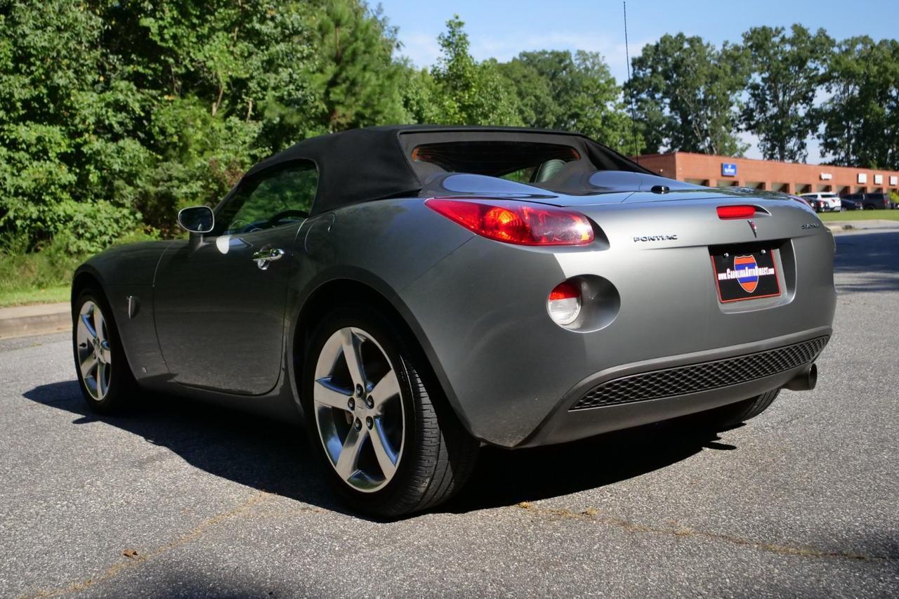 2007 Pontiac Solstice Convertible / Premium Package / Convenience Package! High Point NC