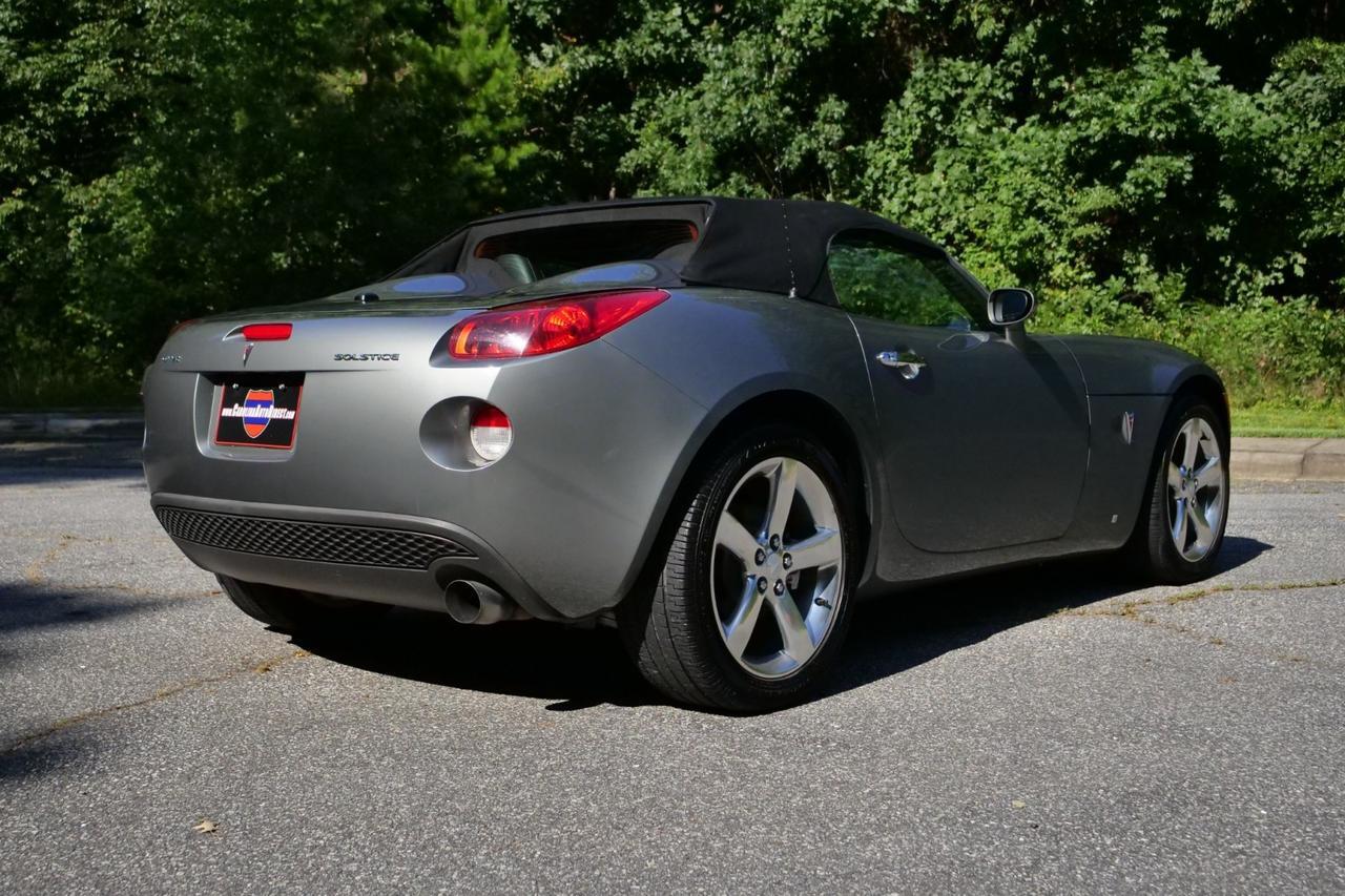 2007 Pontiac Solstice Convertible / Premium Package / Convenience Package! High Point NC