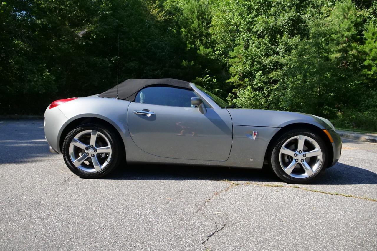 2007 Pontiac Solstice Convertible / Premium Package / Convenience Package! High Point NC