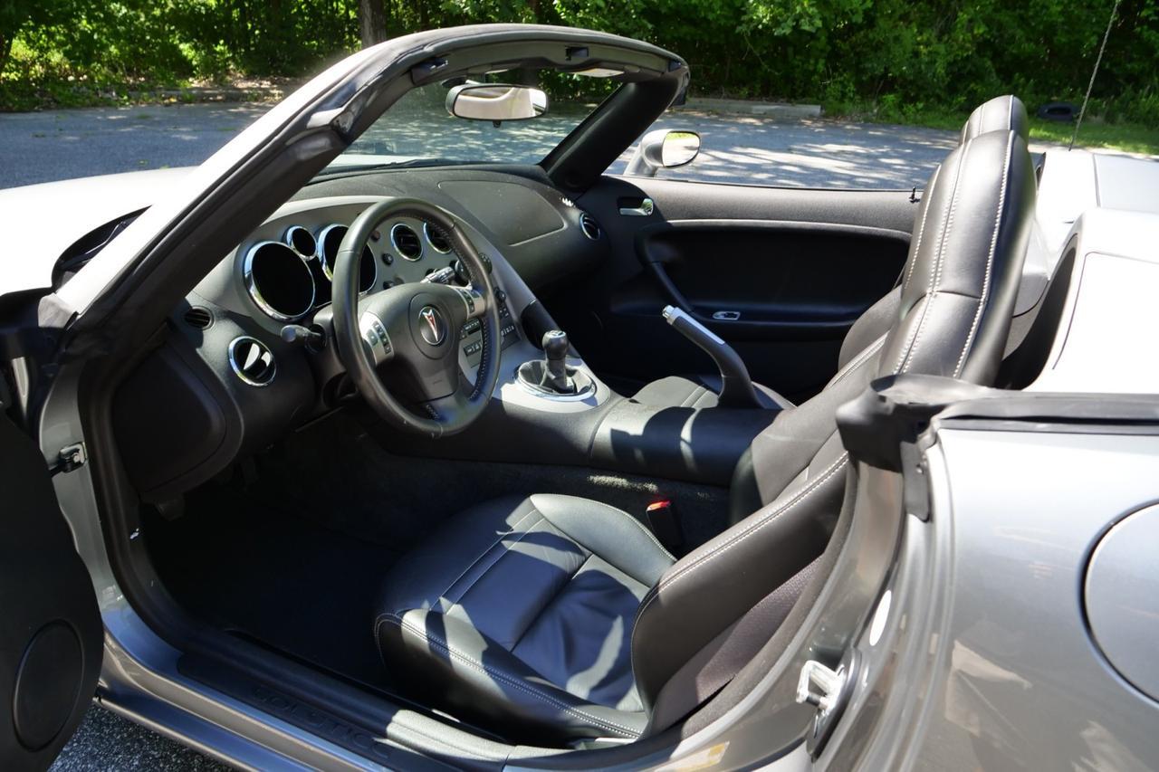 2007 Pontiac Solstice Convertible / Premium Package / Convenience Package! Lincolnton NC