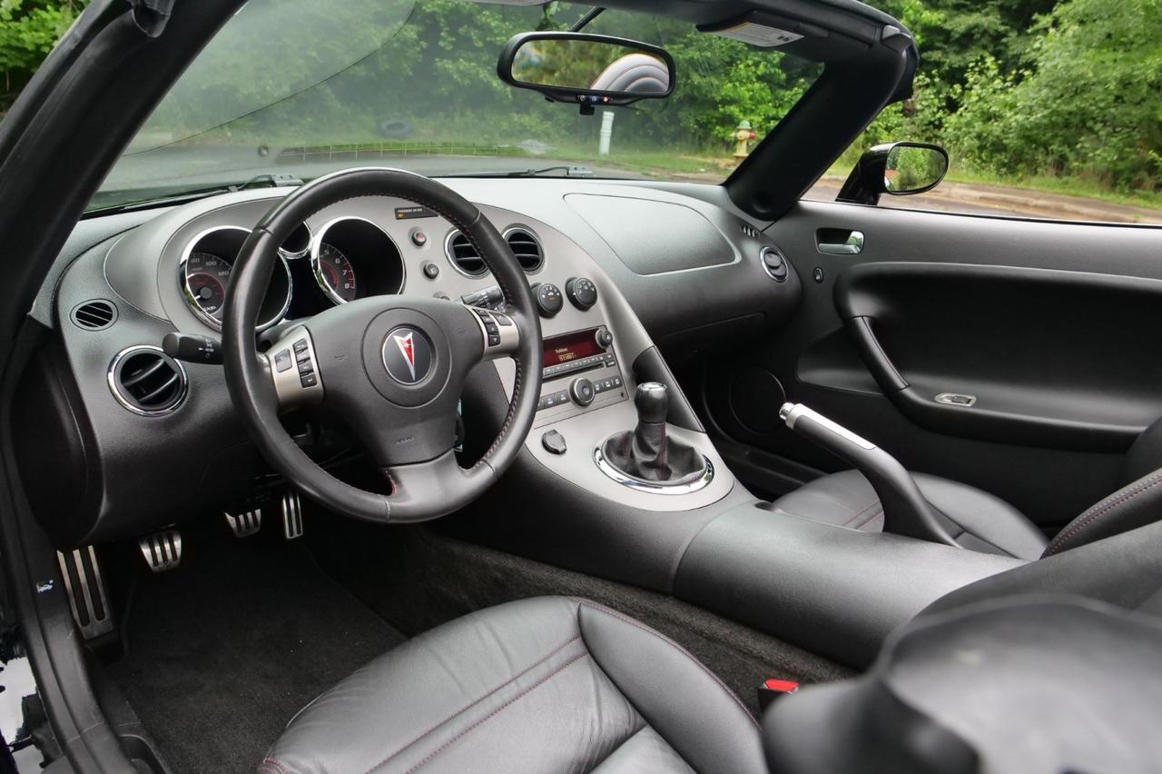 2007 Pontiac Solstice GXP Convertible / Premium Package / Manual! Lincolnton NC