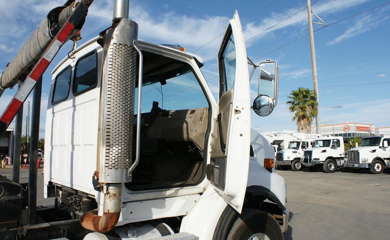 2007 Sterling LT9500 60,000 lb. Galbreath Roll-off Truck Tampa FL