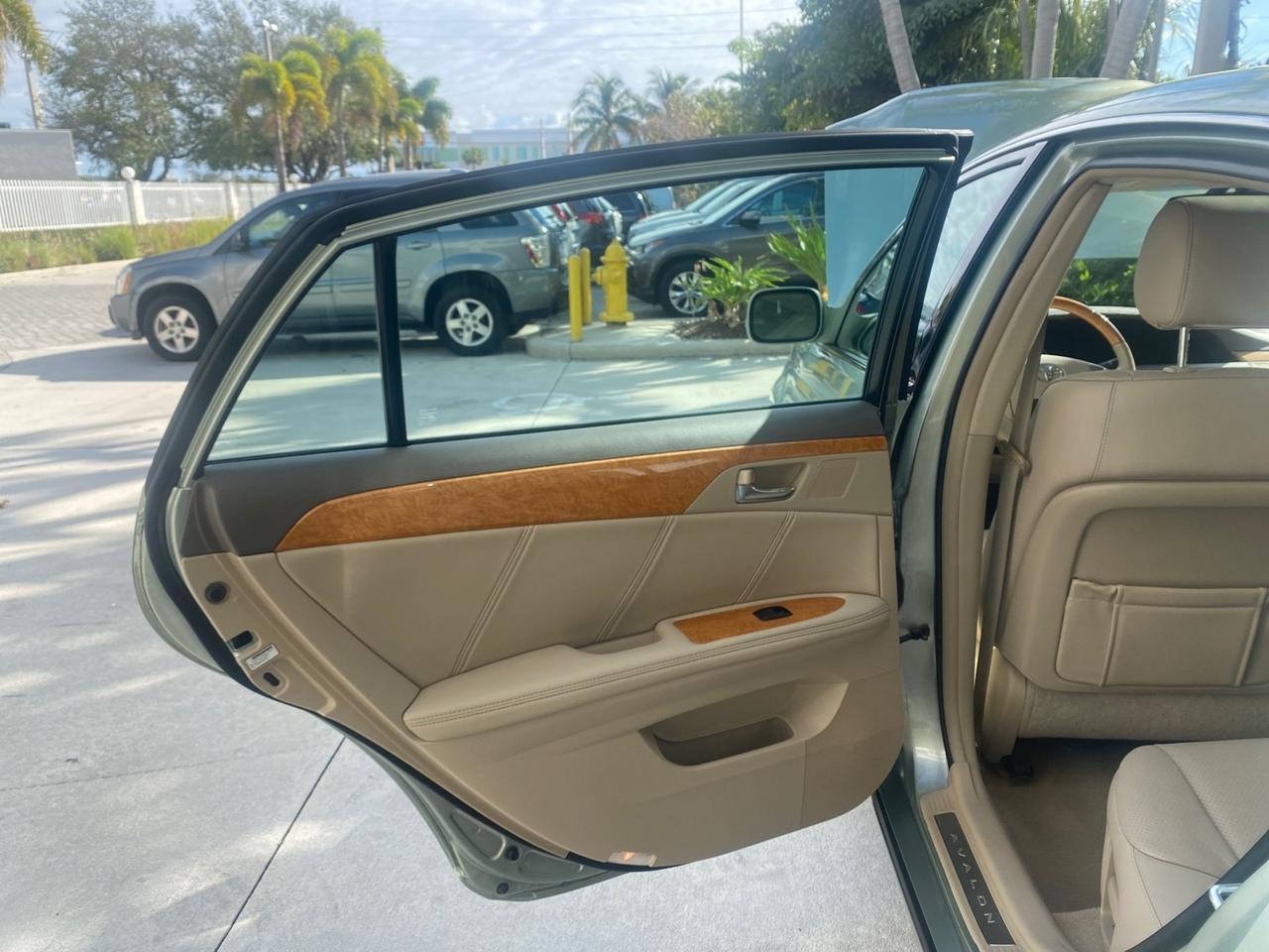 2007 Toyota Avalon Limited LOW MILES 28,392 1 OWNER Pompano Beach FL