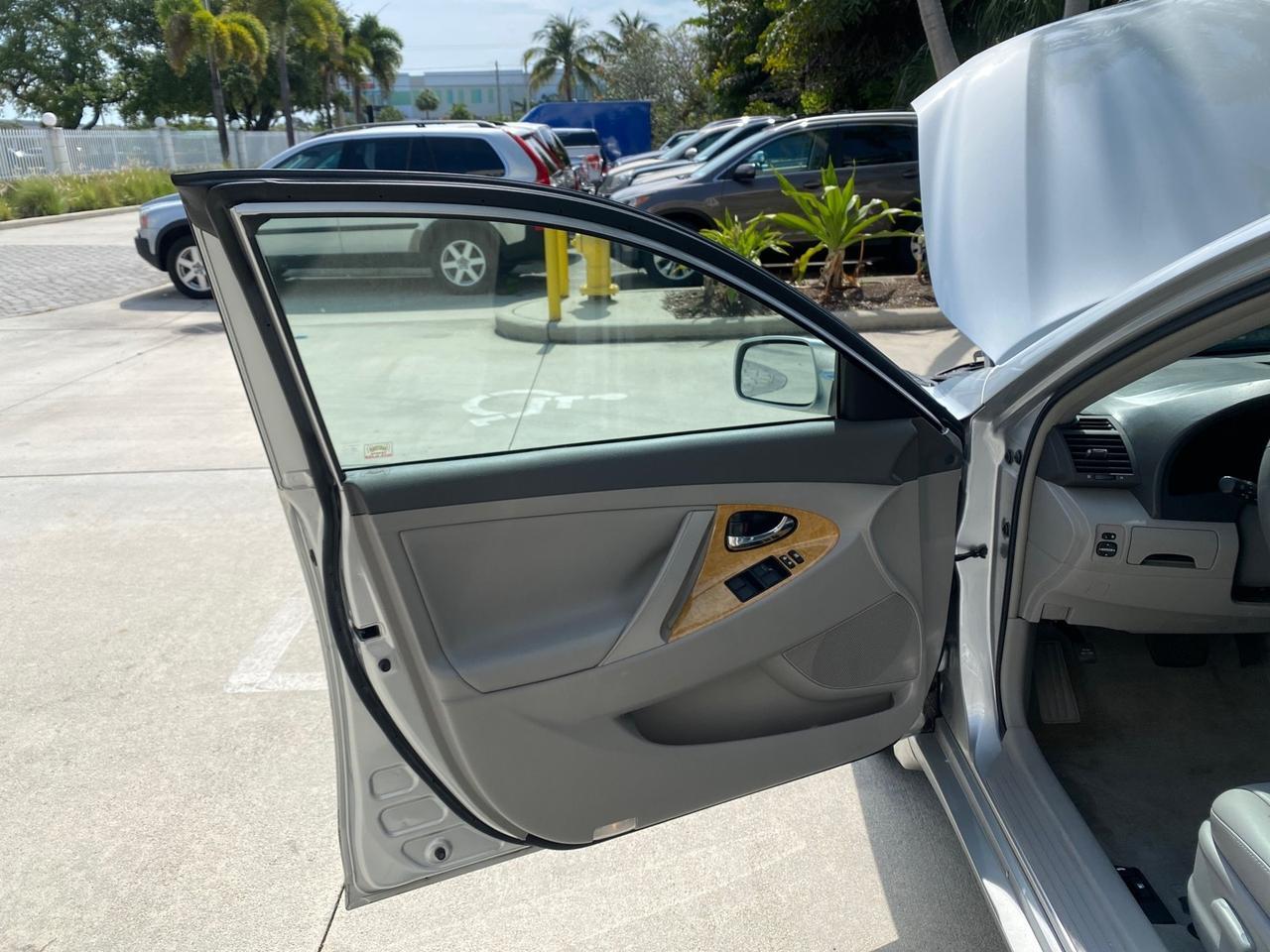 2007 Toyota Camry XLE LOW MILES 15,752 1 OWNER Pompano Beach FL