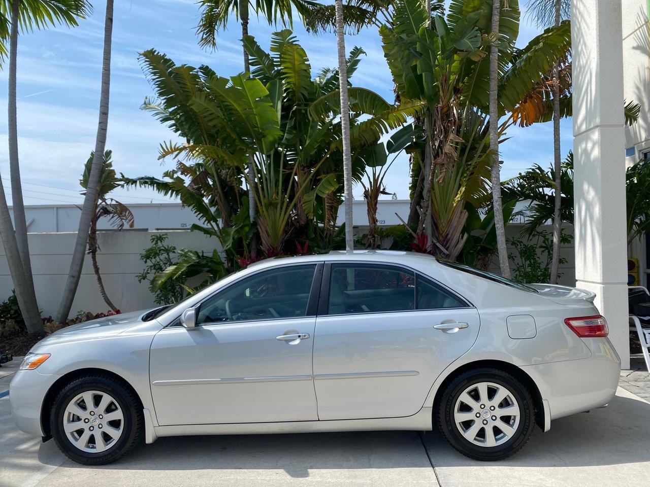 2007 Toyota Camry XLE LOW MILES 15,752 1 OWNER Pompano Beach FL