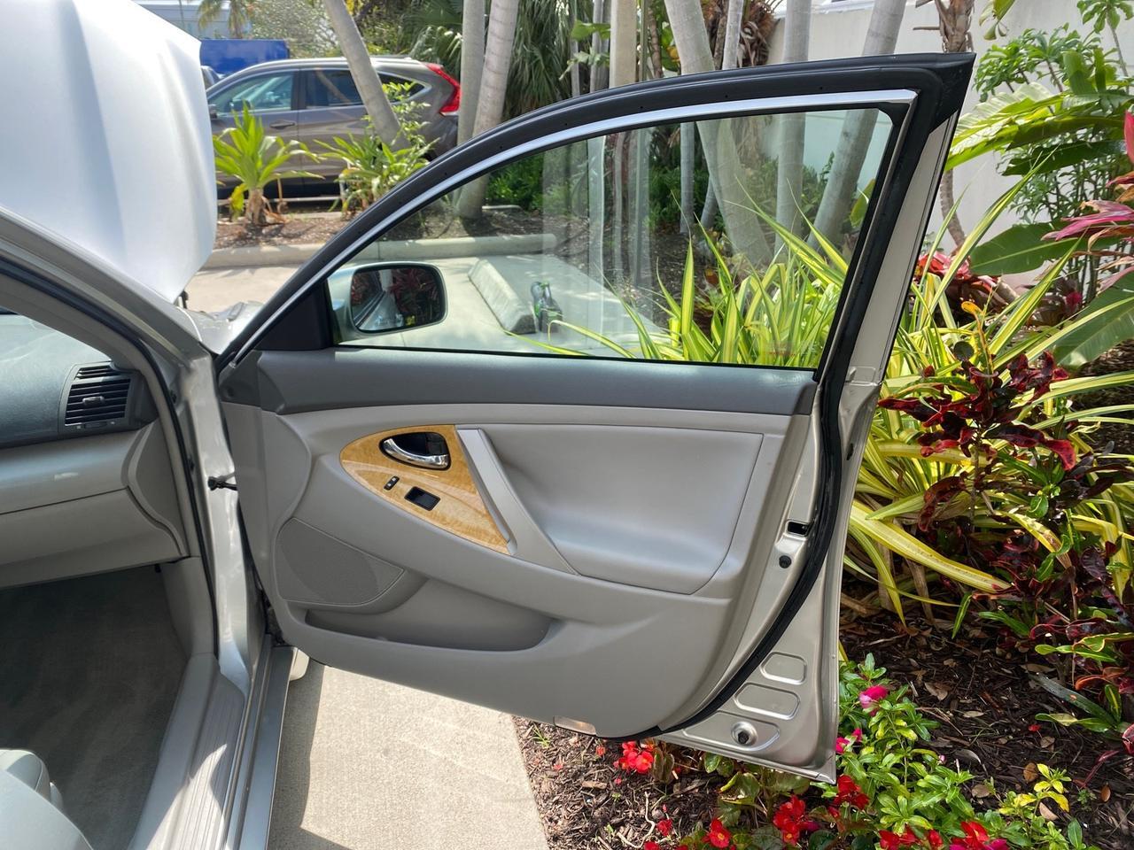 2007 Toyota Camry XLE LOW MILES 15,752 1 OWNER Pompano Beach FL