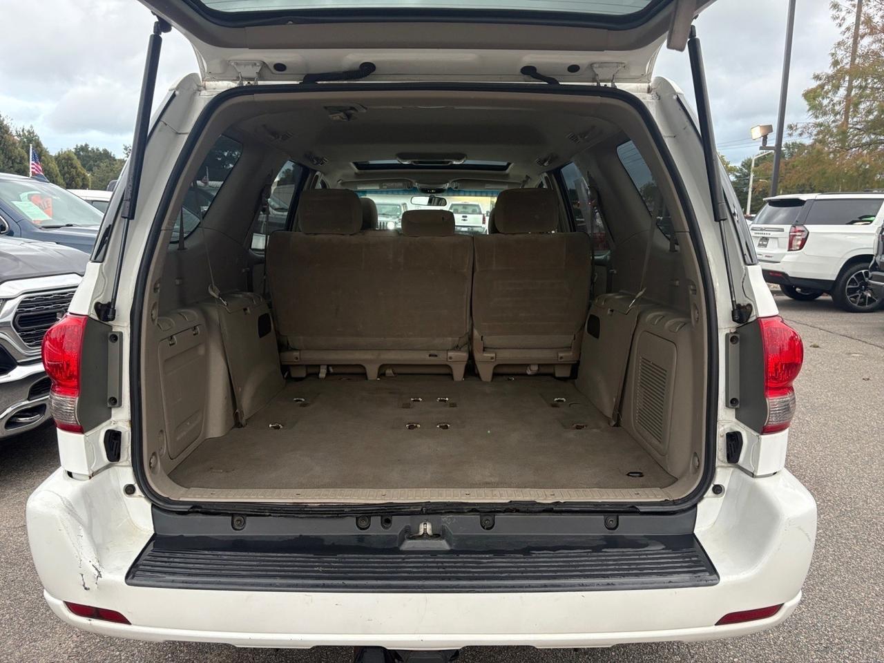 2007 Toyota Sequoia SR5, RUNNING BOARDS, TOW PACKAGE, SUNROOF, JBL SOUND SYSTEM, POWER SEATS, REAR AUDIO ENTERTAINMENT SYSTEM, LOW MILES, COME STEAL THIS SEQUOIA TODAY! Virginia Beach VA