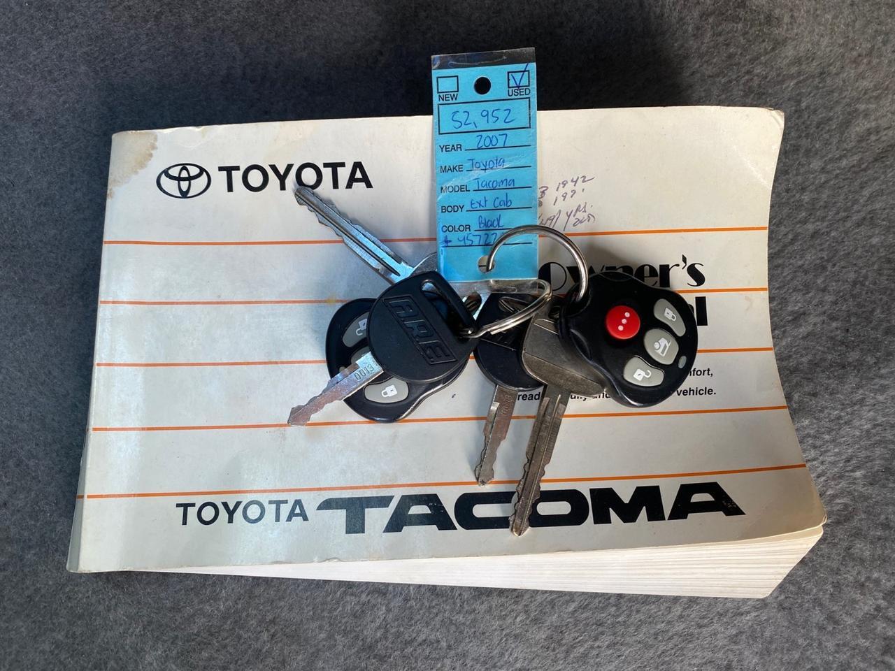 2007 Toyota Tacoma 4 DR CAMPER TOP LOW MILES 52,954 Pompano Beach FL